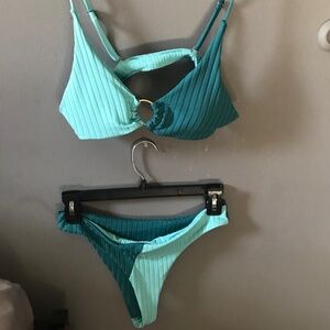 Colorblock Textured Ring Linked Bikini Swimsuit (Both Top + Bottom)